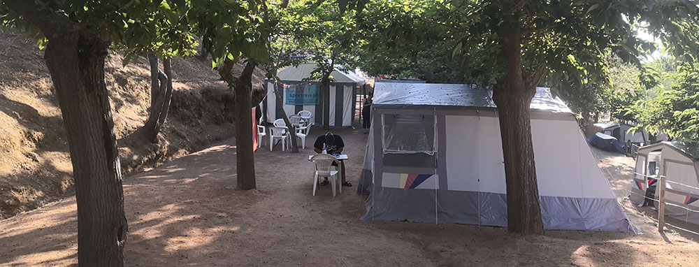 Steilwandzelte im Familiencamp Korsika
