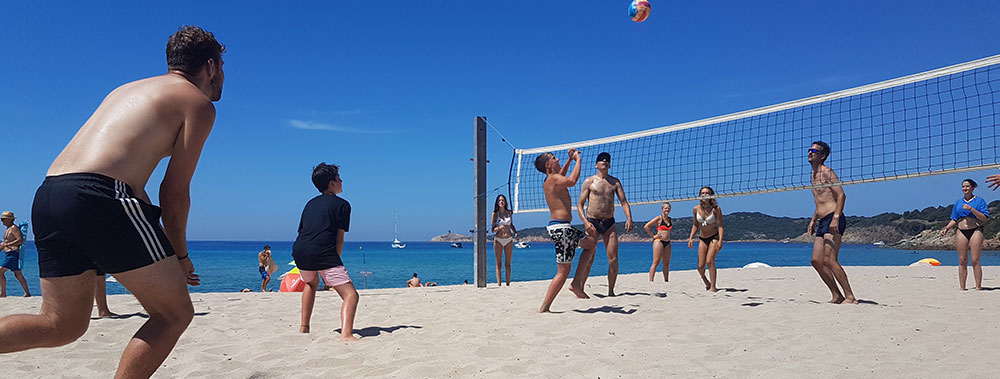 Beachvolleyball am Strand von Korsika