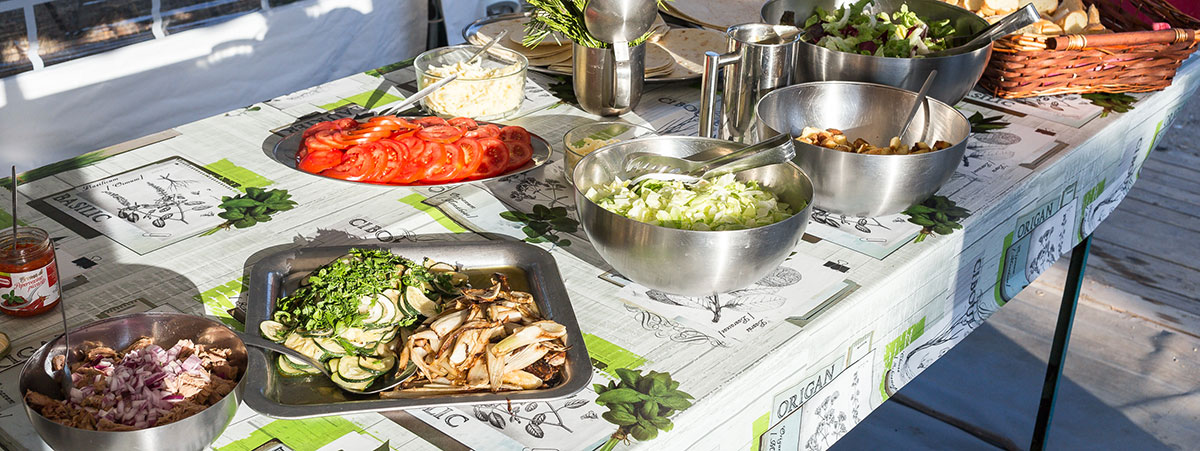 Abendbuffet im Sardiniencamp von elan sportreisen