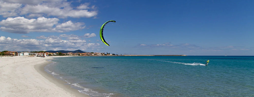 Kitesurfen auf Sardinien an der Ostküste