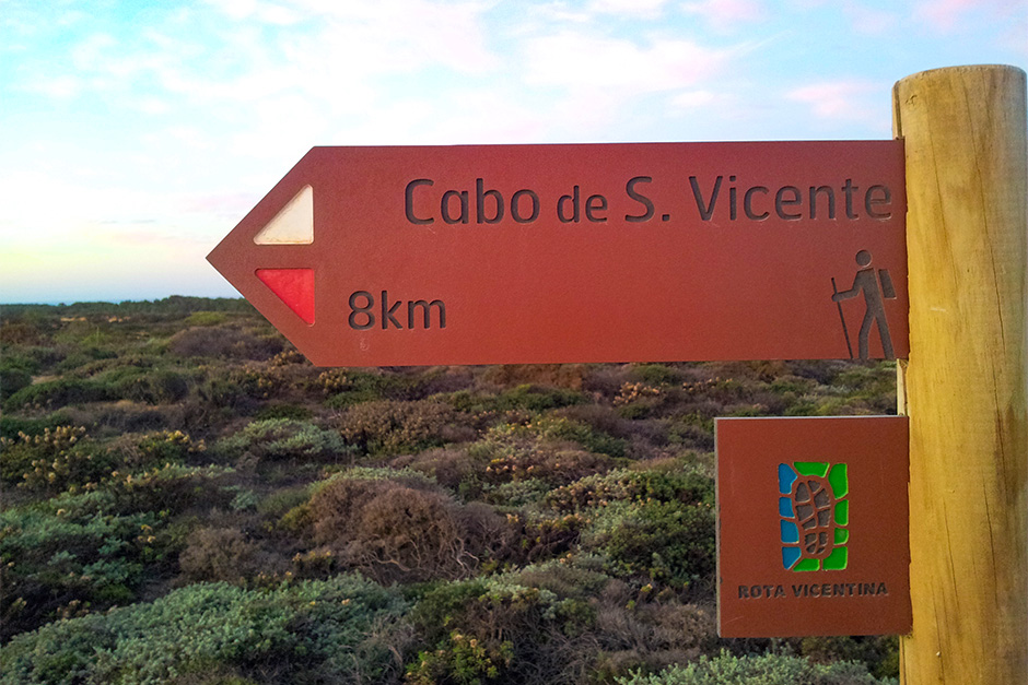 Rota Vicentina Wegweiser zum Kap San Vicente