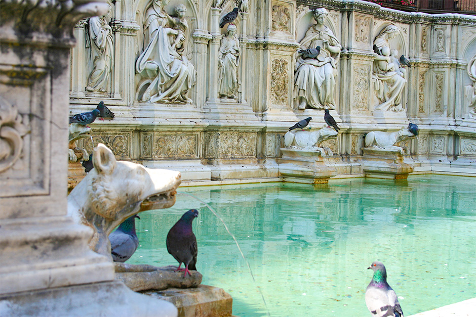 Brunnen an der Piazza del Campo in Siena