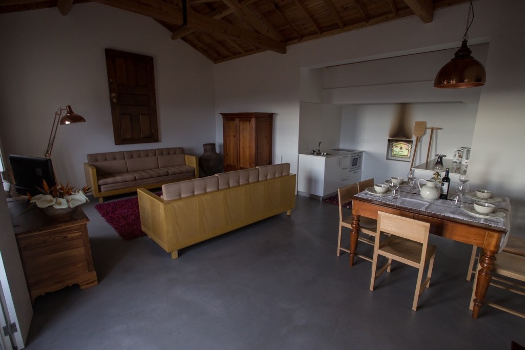 Pico da Vigia_Beispiel Haus_T1 Wonbereich mit Sofas - als Zusatzbetten umfunktionierbar