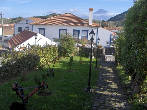 Quinta do Canto_Außenansicht 1 mit Blick auf Pico