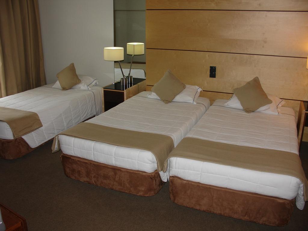 VIP Executive Azores Hotel_Beispiel Dreibettzimmer