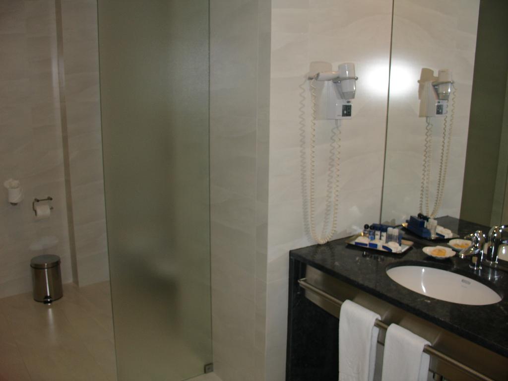 VIP Executive Azores Hotel_Beispiel Badezimmer