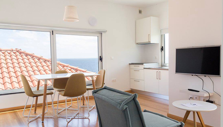 Lofts Azul Pastel_Beispiel Wohn- und Essbereich mit Küchenzeile 2