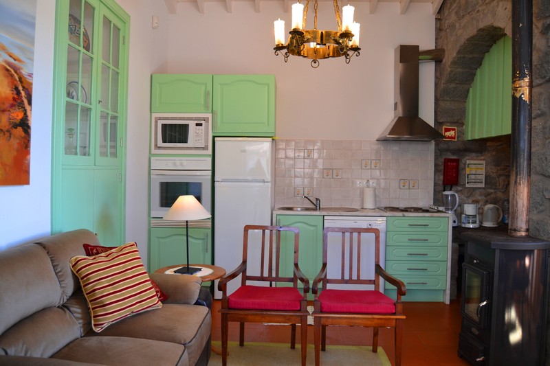 Casa do Tanque_Küchenzeile mit Sitzecke