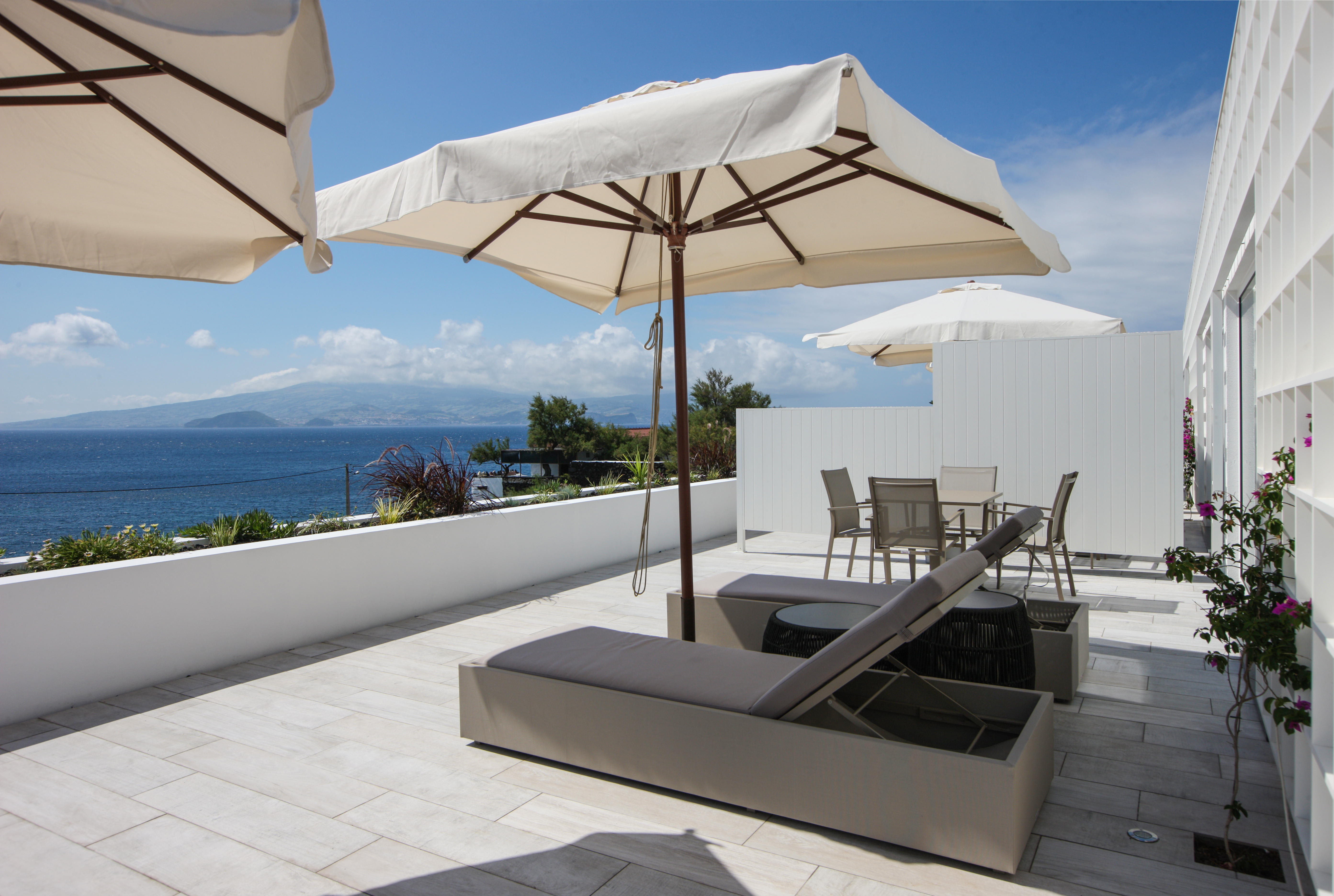 Vinhas do Calhau_terrace with sun loungers