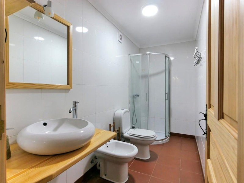 Casas dos Vimes_bathroom example