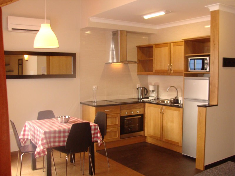 Apartamentos Kosmos_kitchen example 1