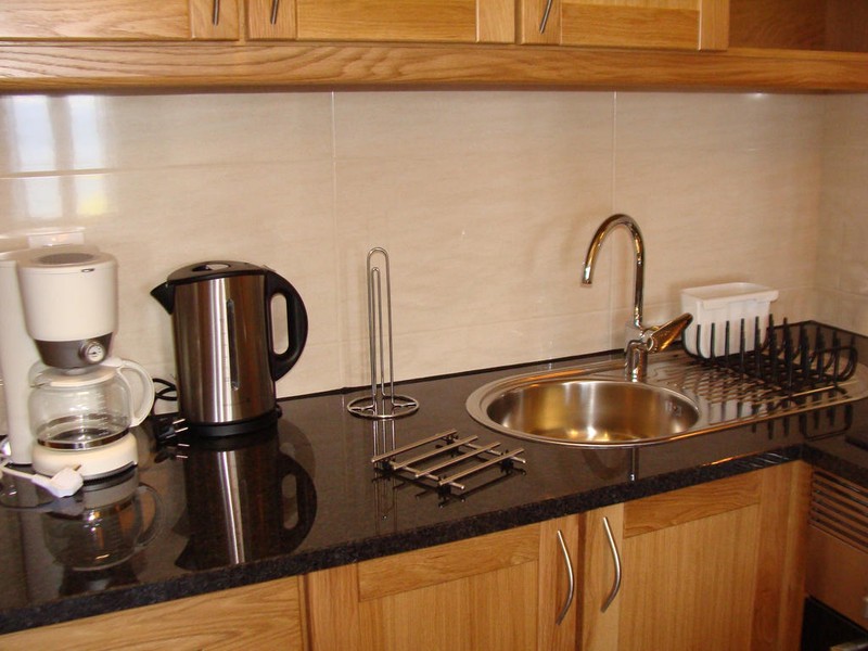 Apartamentos Kosmos_kitchen example 2