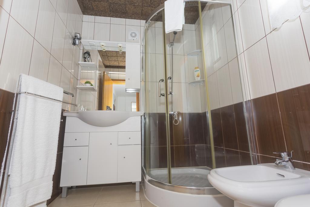 Vivenda Oliveira_example_bathroom
