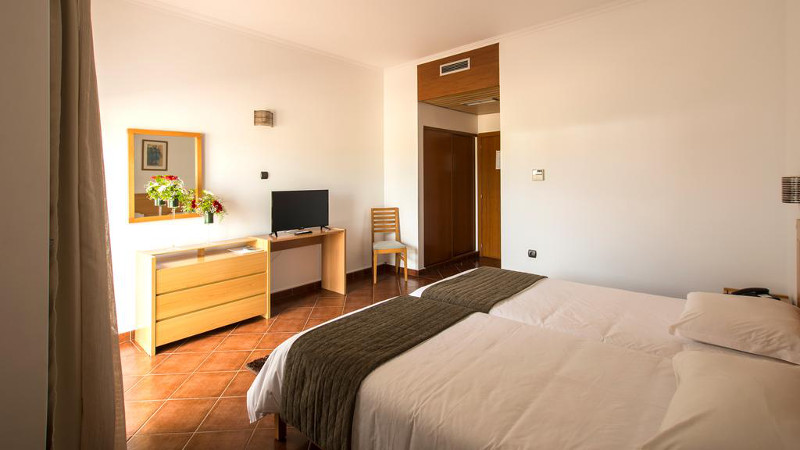 Hotel Santa Maria_bedroom_example_01