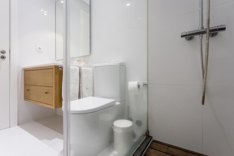 Azores Villas_Coast Villa 3_bathroom