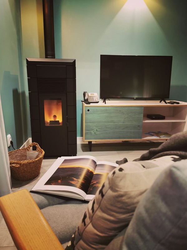 Vinhas do Calhau_living room fireplace_example