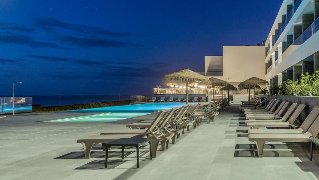 Hotel Verde Mar & Spa_outdoor pool at night