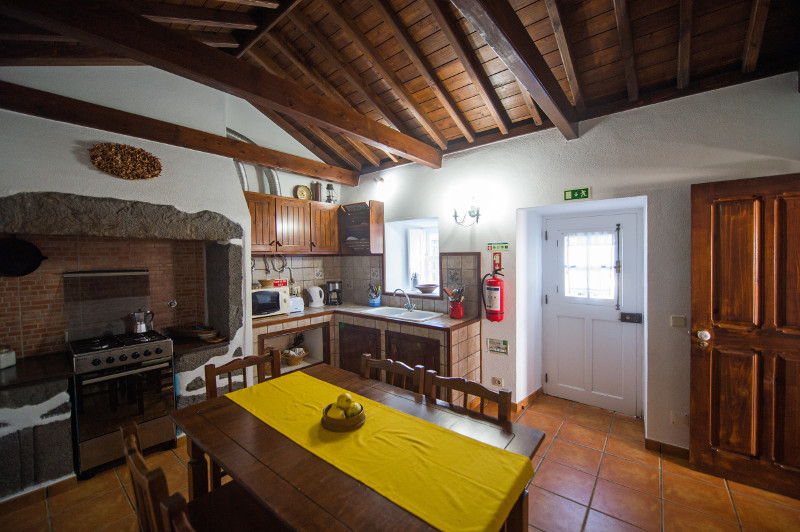 Casas do Capelo_Tia Garcia_kitchen and sitting area