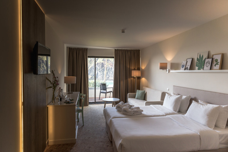 Caloura Hotel Resort_sleeping twin room example