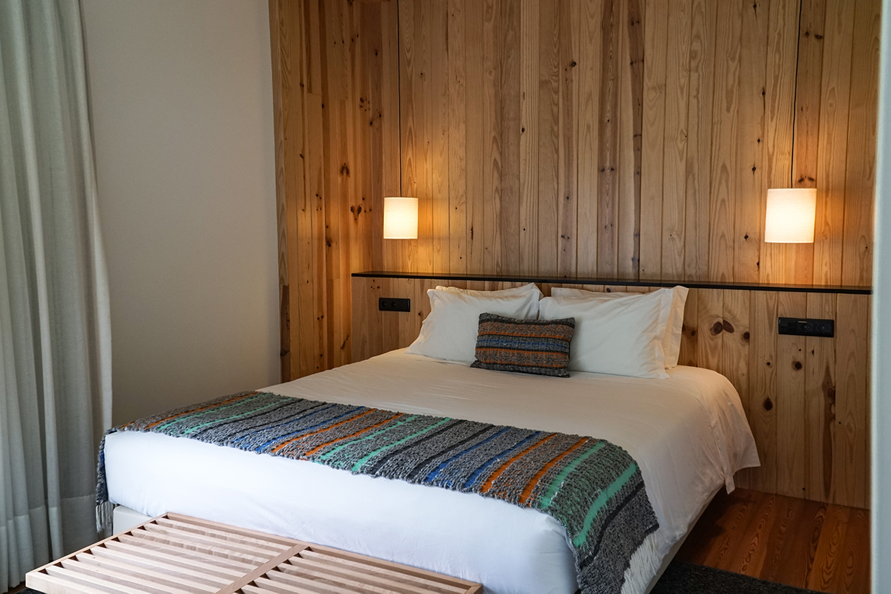 Furnas Lake Forest Living_sleeping room example_01
