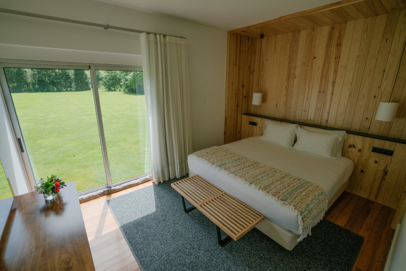 Furnas Lake Forest Living_sleeping room example_02