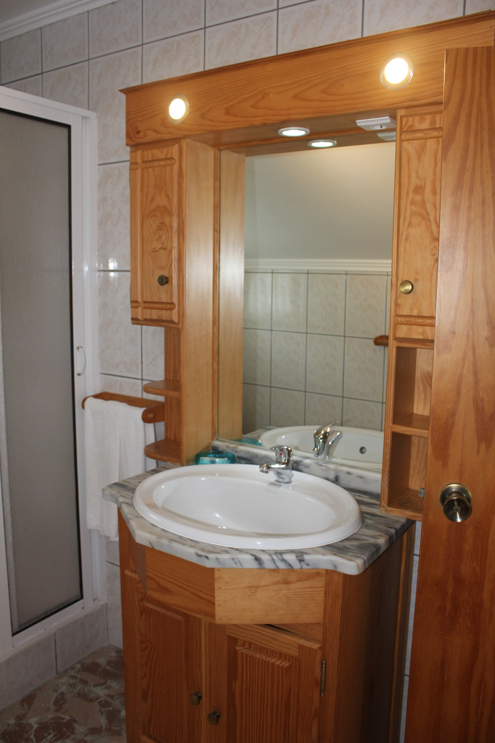 AL-NovaVista_apartment_bathroom example