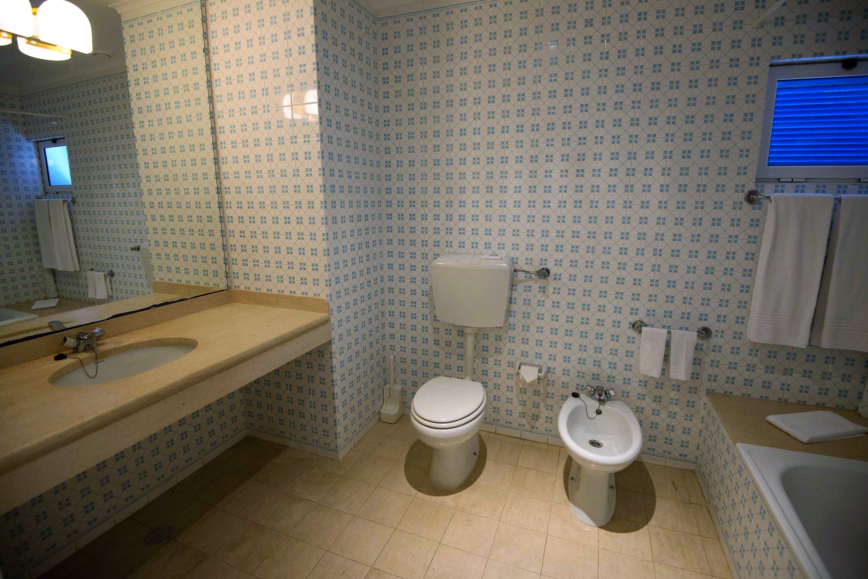 Azoris Faial Garden_example bathroom