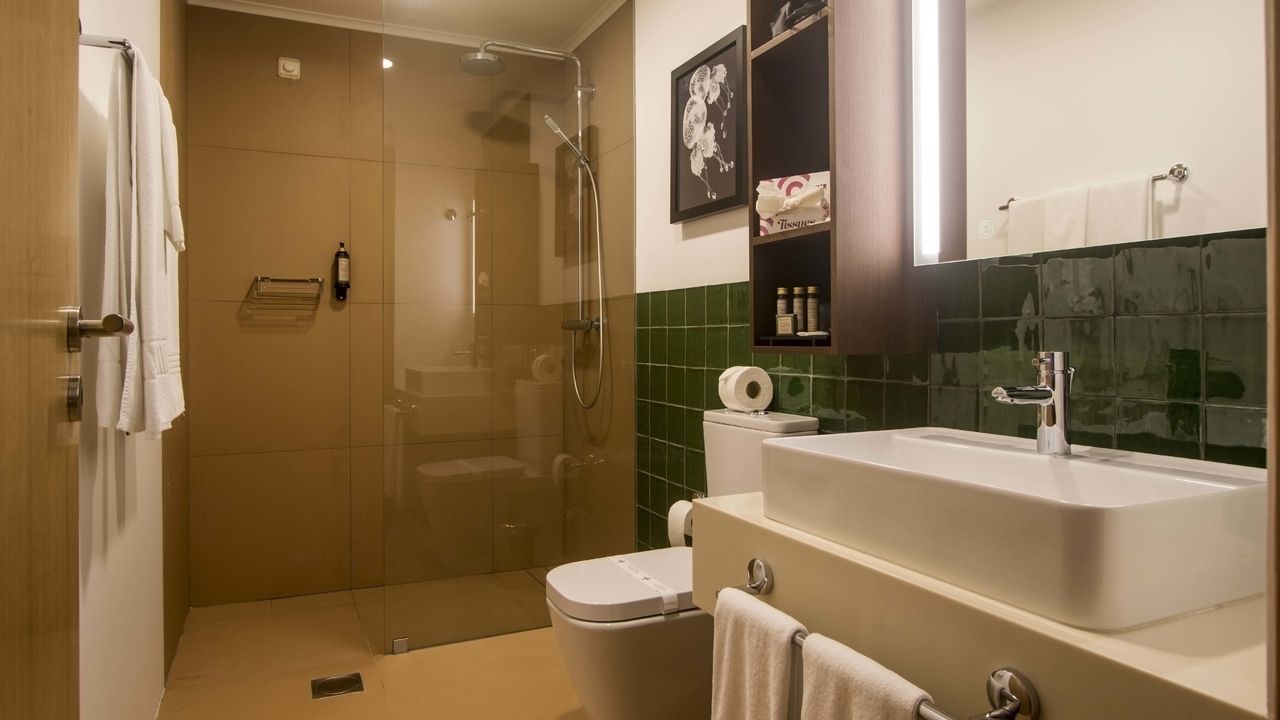 Hotel Ponta Delgada_bathroom example_01