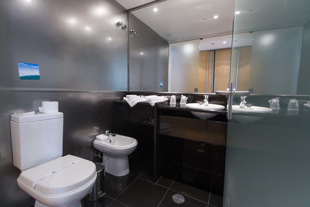 Hotel Ponta Delgada_bathroom example_02