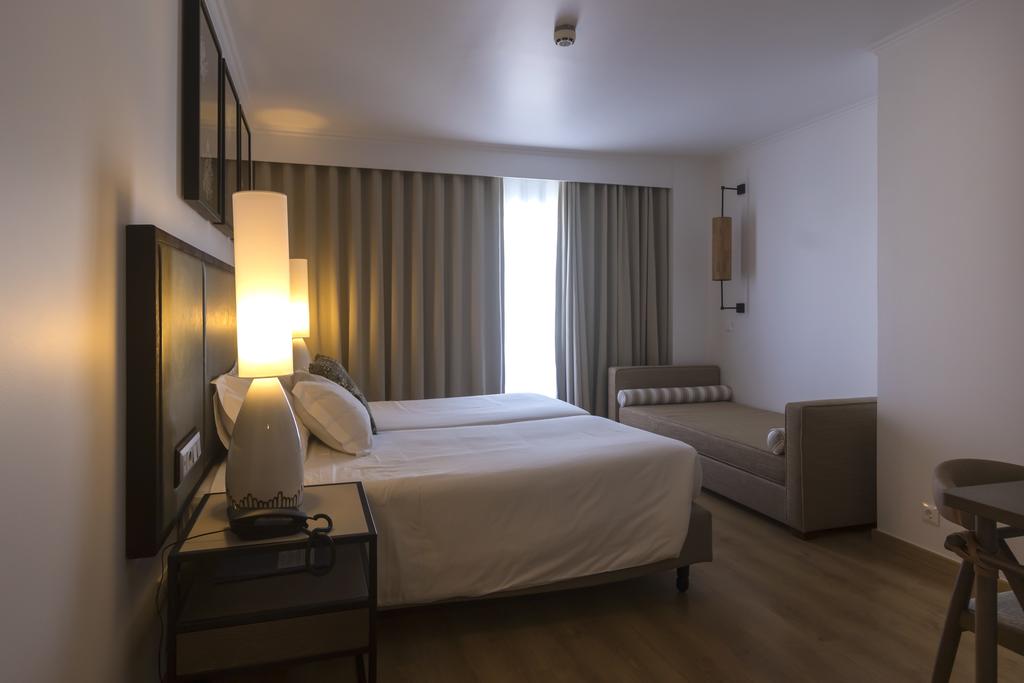 Hotel Ponta Delgada_double room example_01