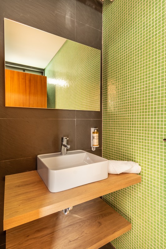 Villas do Mar_bathroom example_03