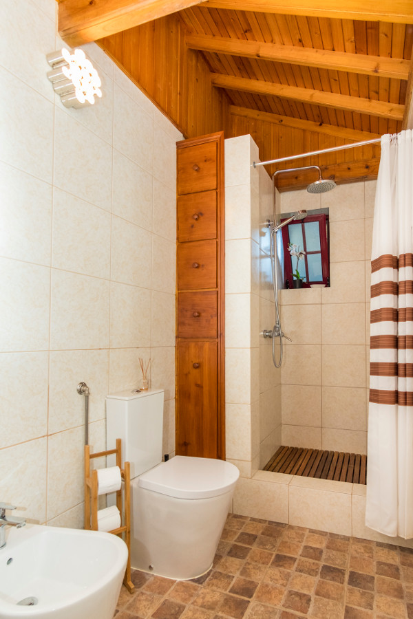 Quinta do Torcaz_bathroom_example