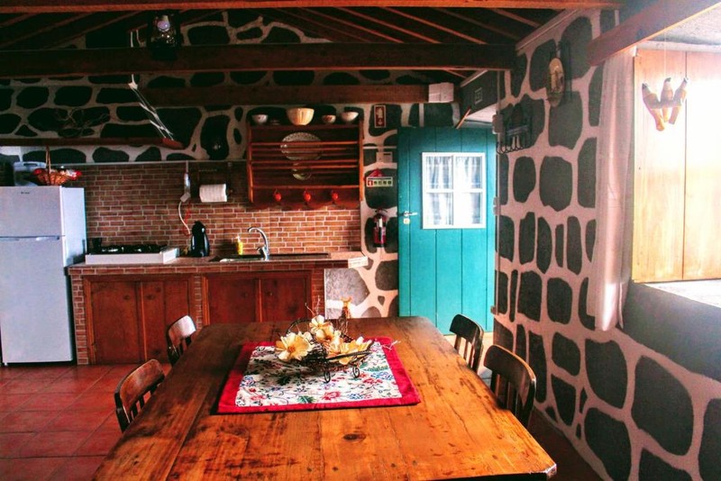 Casa do Caramba_kitchen_dining table