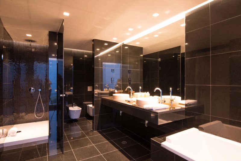 Octant Hotel Ponta Delgada_suite_bathroom_example 
