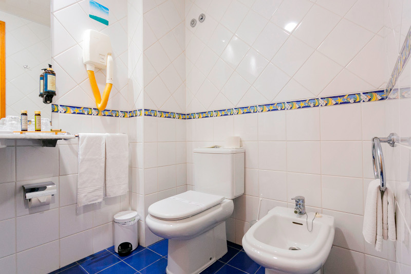 Hotel do Mar_bathroom example_1