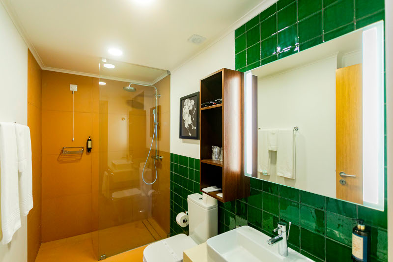 Hotel Ponta Delgada_business room bath