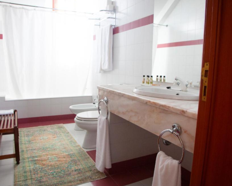 Quinta da Nasce Agua_standard_bathroom