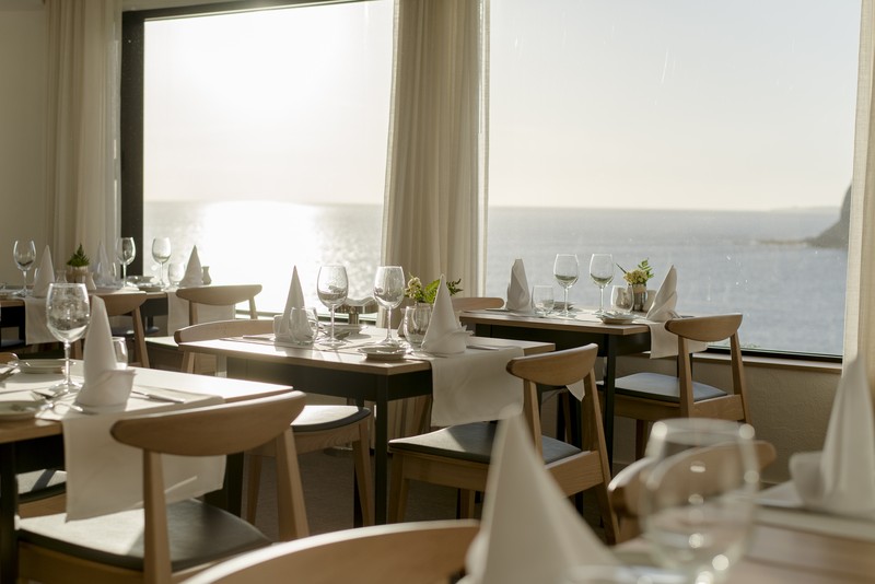 Caloura Hotel Resort_restaurant barrocas do mar.jpg