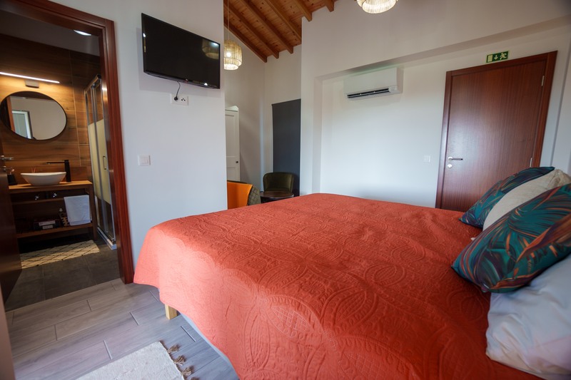 The Plantation Faial_room naranja.jpg