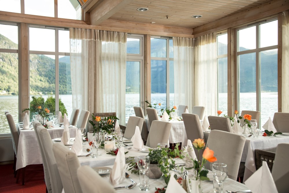 Blick ins Restaurant Hofslund Fjord Hotel